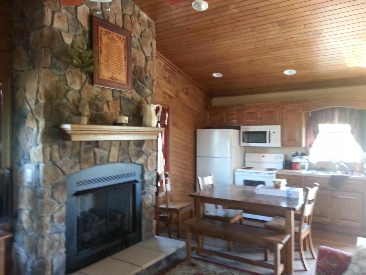 Amish Blessings Cabins 米勒斯堡 外观 照片